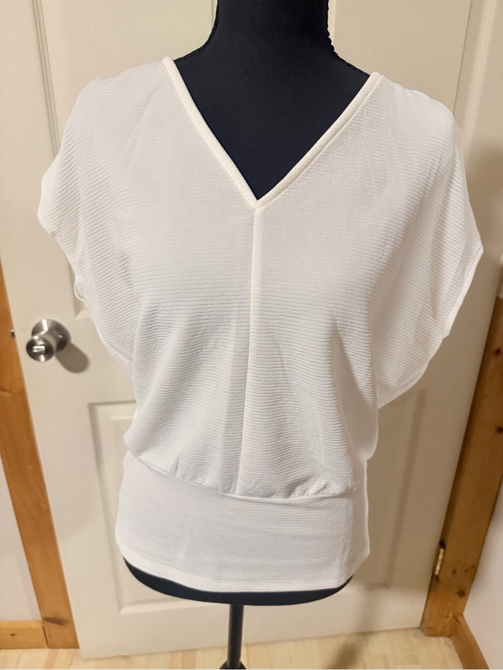 Ann Taylor White V-Neck Dolman Sleeve Top, Large Petite